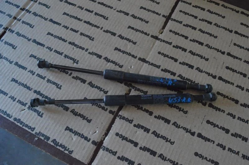 Volvo S40 2005 2006 2007 2008 2009 2010 2011 tapa maletero puntales amortiguadores Foto 2 de 4