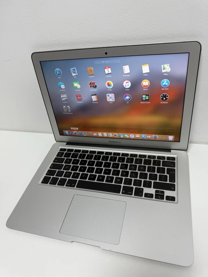 Apple MacBook Air 13-inch 2010 Laptop 1.86GHz, 2GB RAM, 128GB Working Condition - Image 2 of 4