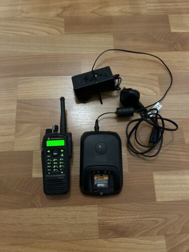 Motorola DP3600 UHF Radio with charger - Picture 1 of 9