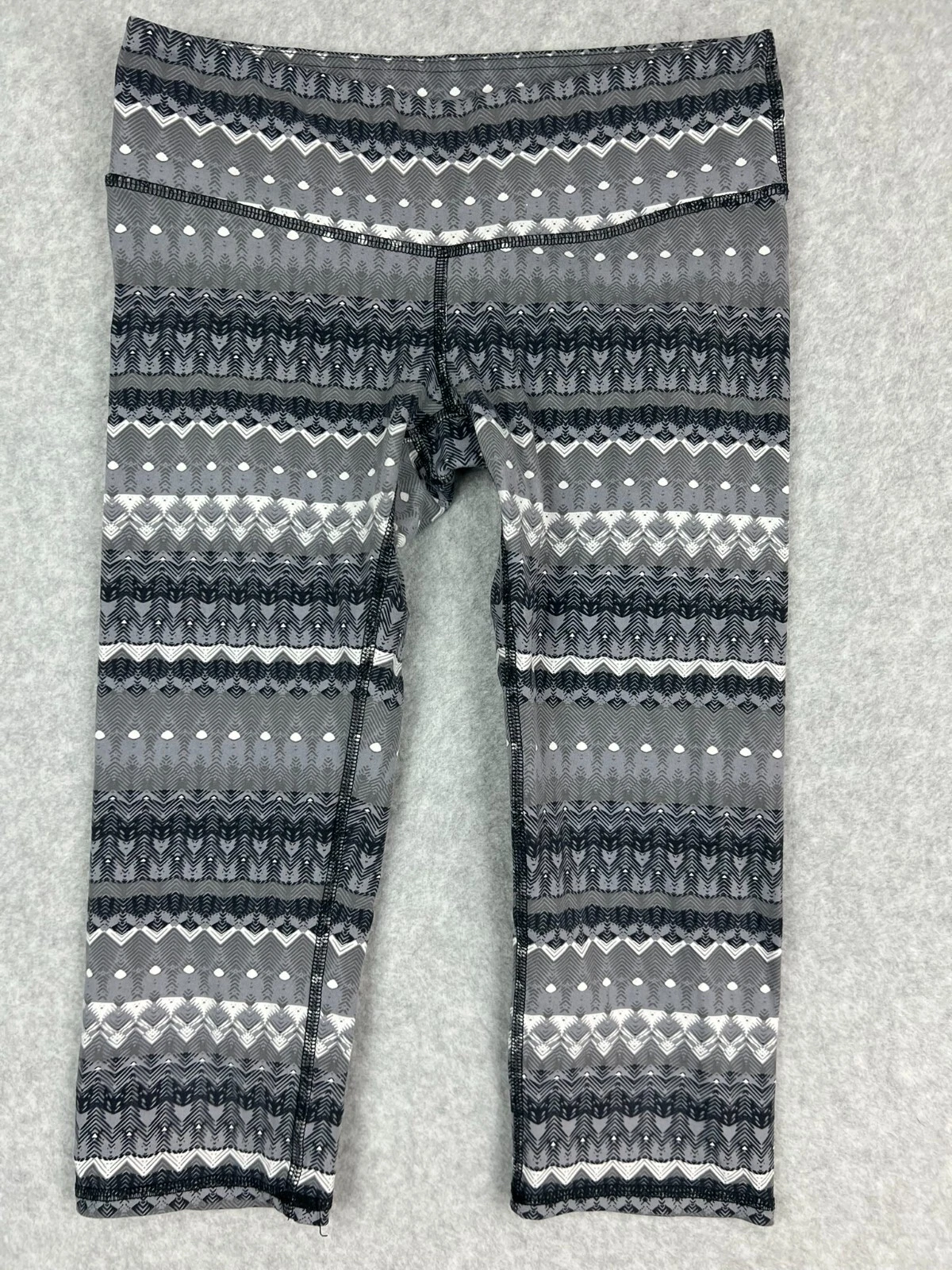 alo-yoga yoga capri cropped geometric leggings