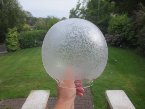 SUPERB ANTIQUE CRYSTAL ETCHED ROUND GLASS GLOBE PATTERN DUPLEX OIL LAMP SHADE