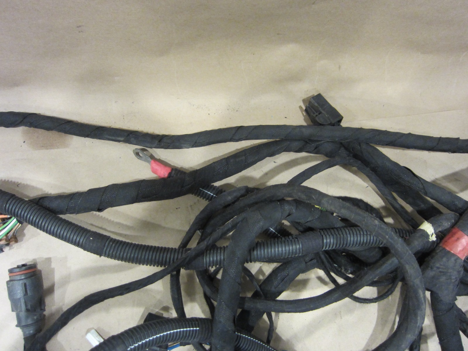 Maserati Quattroporte. Trunk Compartment Cable. Part# 223483