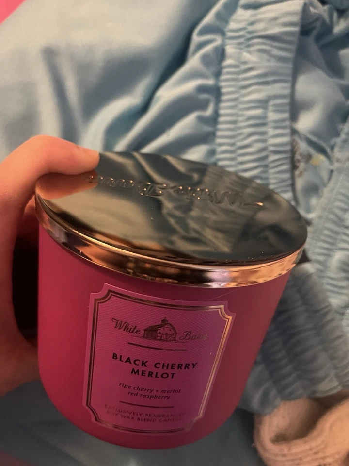 Vela Merlot de cereza negra por baño y cuerpo 3 mechas Foto 3 de 4