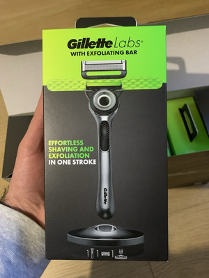 Gillette Labs Rasierer mit Peelingstab & Magnetständer