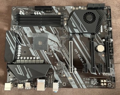 GIGABYTE X570 UD ATX Mainboard + AMD Ryzen 5 3,7GHz Sockel AM4