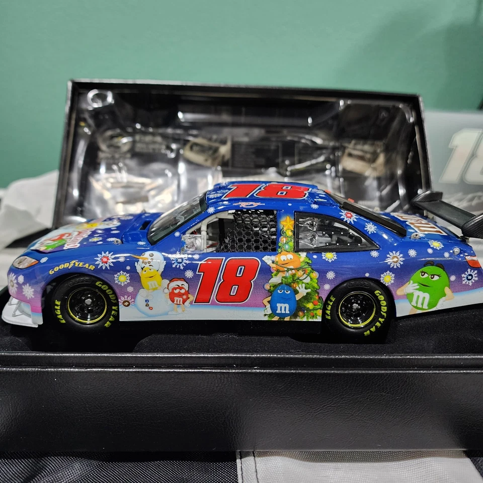 RCCA 1/24 2008 Kyle Busch 18 M&Ms Sam Bass Autographed Holiday Elite #103 of 300 - Image 2 of 4