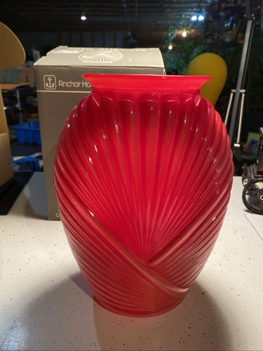 VTG Anchor Hocking 1980s 90’s Red Glass Flower Vase W/ Box