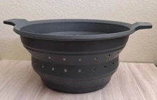 Pampered Chef Collapsible Silicone Colander Strainer Steamer Insert