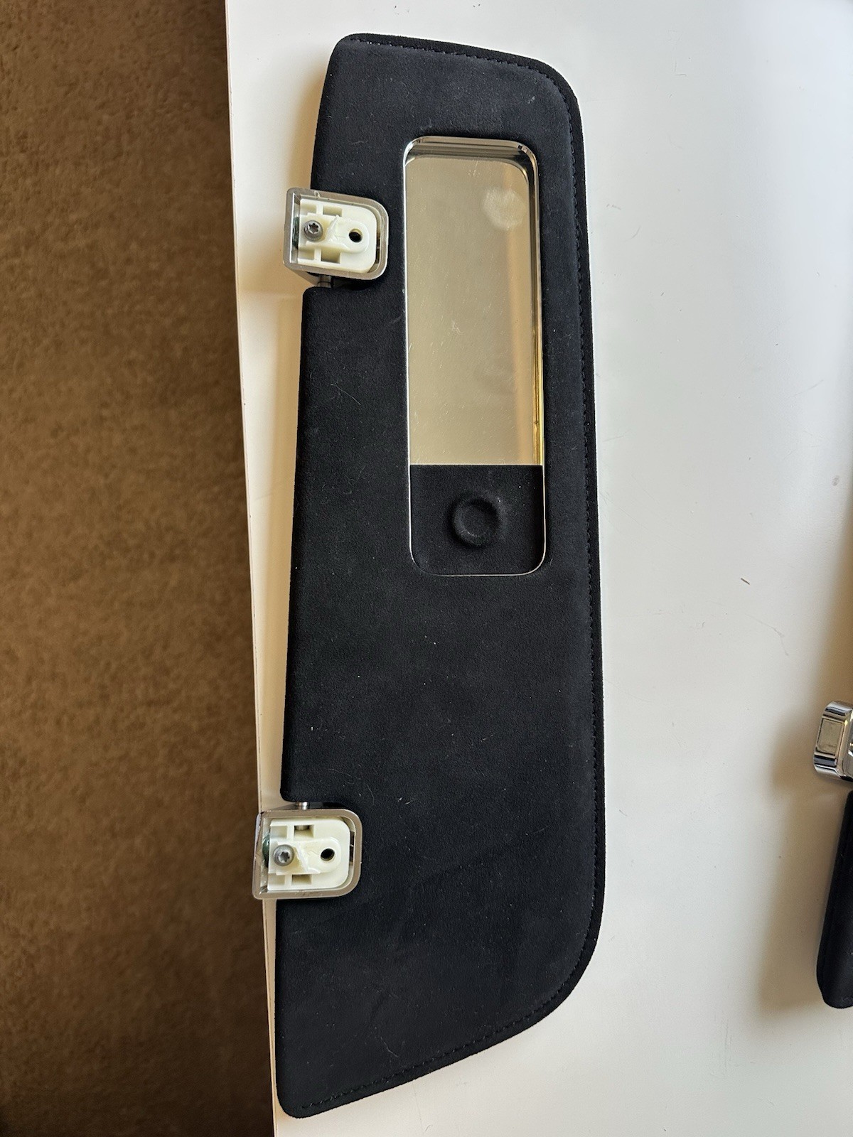 ASTON MARTIN VANTAGE 19-23 RIGHT PASSENGER SUN-VISOR  MY-63-69320-DBW DAMAGED  