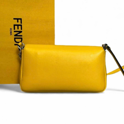Fendi イエローショルダーバッグ Fendi Micro Baguette Shoulder Bag Yellow Leather Mini Purse Italy