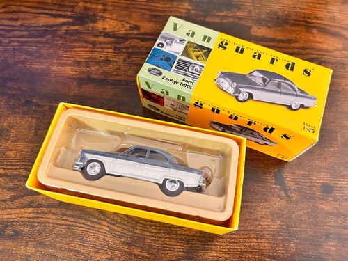 Vanguards 1/43 VA06102 Ford Zodiac MK2 Ludlow green White New Mint