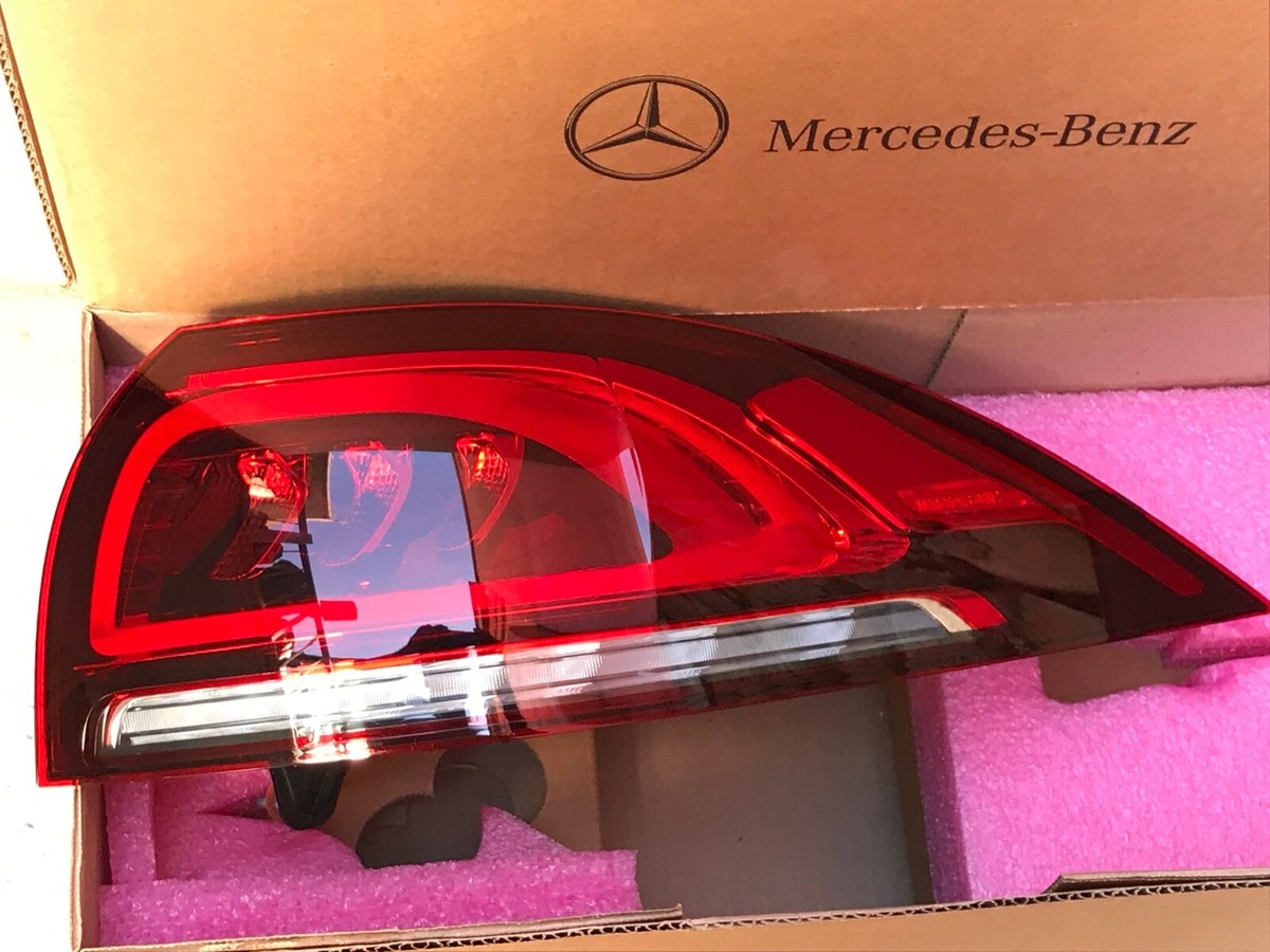 OEM 2020 MERCEDES BENZ GLE Right Side LED Tail Light A1679063604