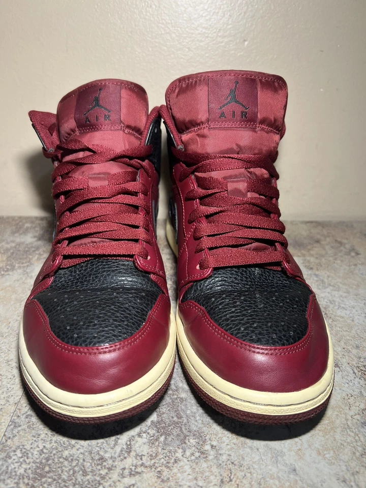 Nike Air Jordan 1 Retro Mid Reverse Banned Red Black Sz- 9 554724-601 - Image 3 of 4