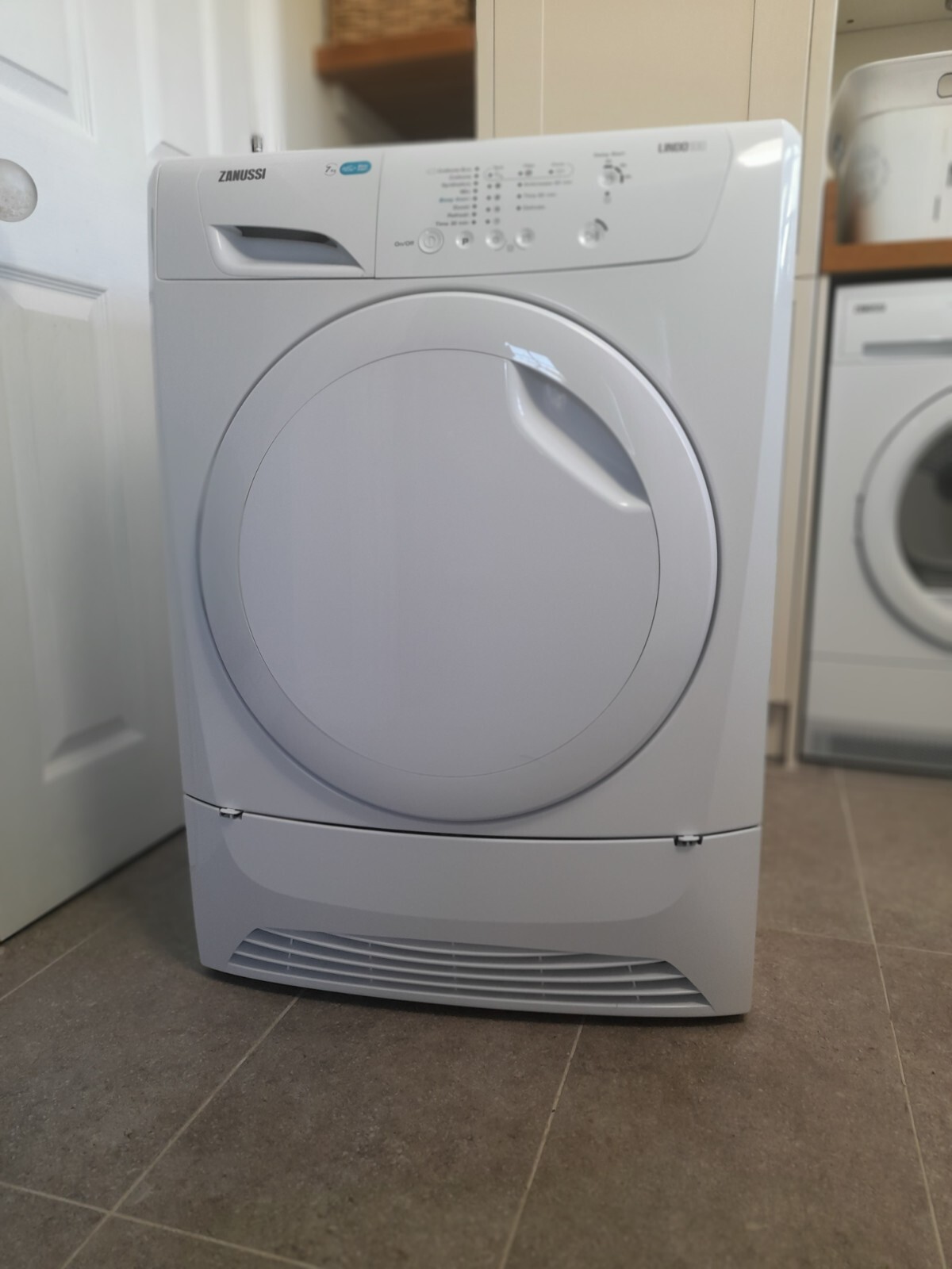 ZANUSSI LINDO 100 CONDENSER TUMBLE DRYER IN BRAINTREE, ESSEX. eBay