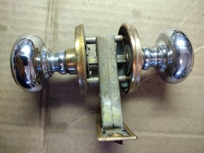 1 Weiser 1950s Round Passage Door Lock Knob Set 2-3/8'' Setback Copper Chrome MCM