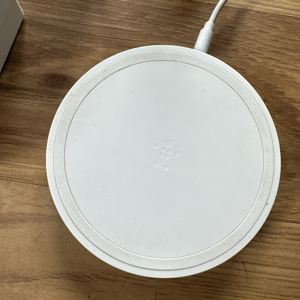 Almohadilla de Carga Inalámbrica Belkin Qi2 15W Blanca Compatible con MagSafe Foto 2 de 4