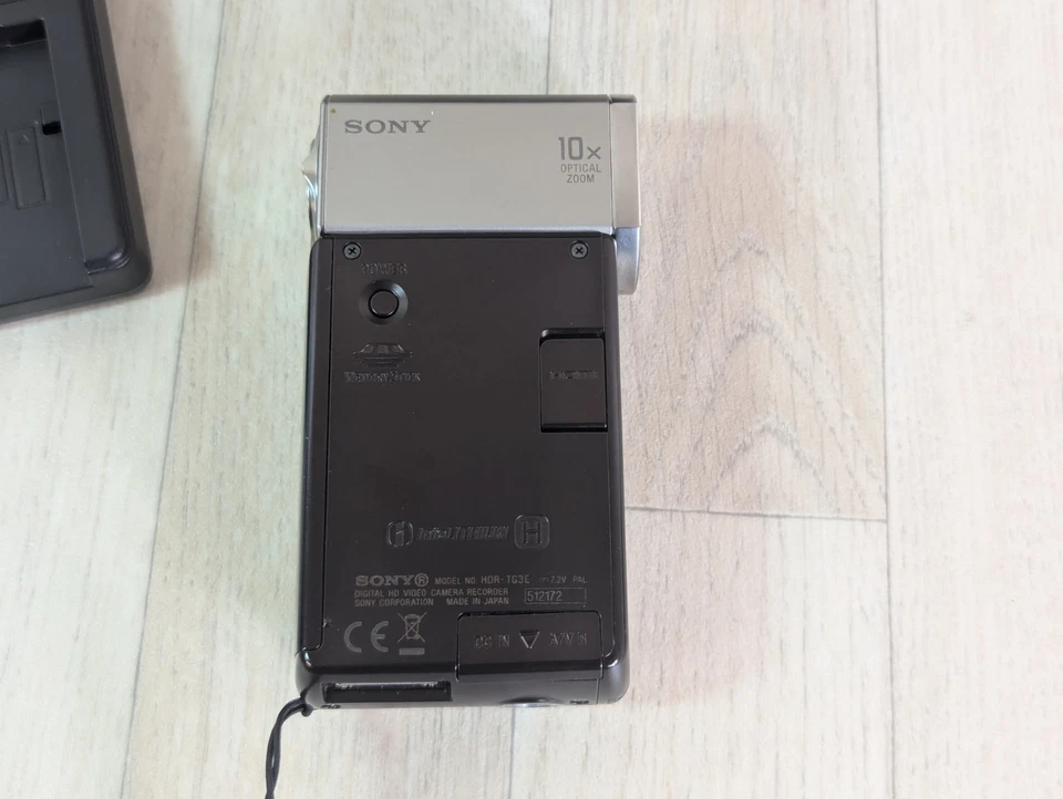 Sony Handycam HDR-TG3E Camcorder And Sony Case . - Image 4 of 4