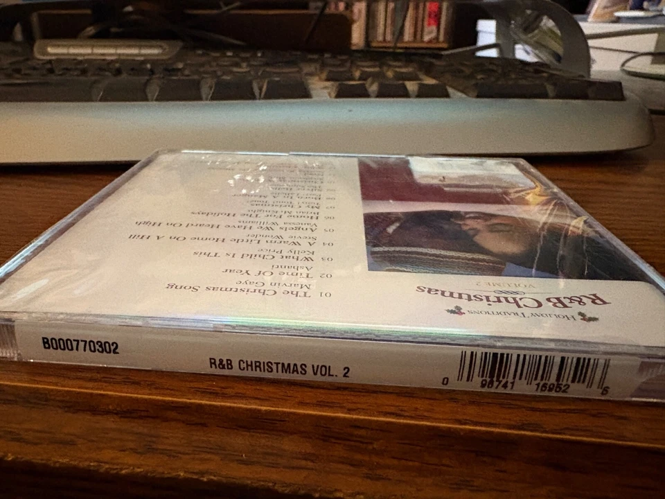 R&B Christmas CD Volume 2 Foto 3 de 3