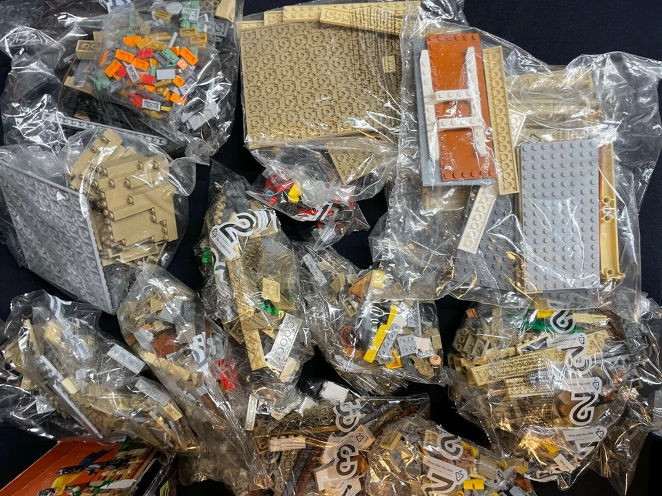 LEGO DC Comics Super Heroes Batman Serie de TV Clásica Baticueva en caja Foto 4 de 4