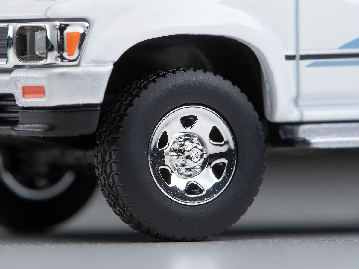 Tomica 1/64 LV-N256b Toyota Hilux 4WD Pickup Double Cab SSR White