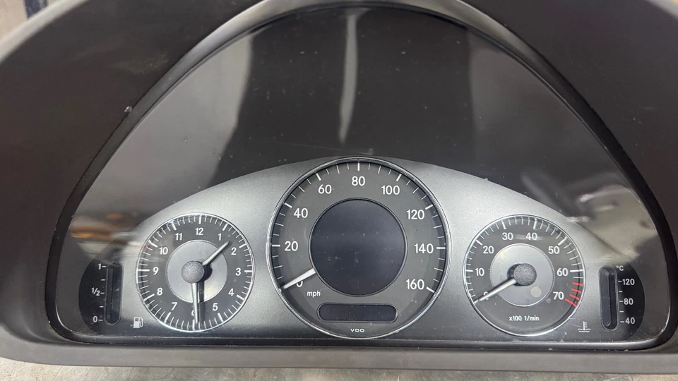 06-09 Mercedes W209 CLK550 Cupé Velocímetro Odómetro Cuadro de Instrumentos Medidor Foto 4 de 4
