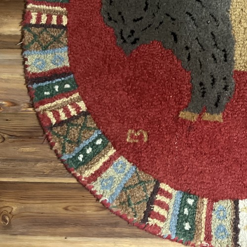 Alfombra redonda de lana enganchada a mano diseñada por artista Cinnamon Buffalo (36 pulgadas x 36... - Imagen 2 de 5