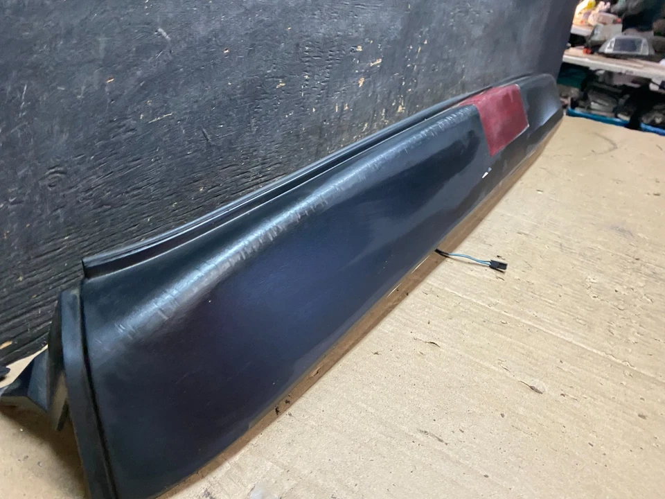 Tercera luz de freno Chevrolet Express 2003 a 2020 alerón U6406 DG Foto 3 de 4