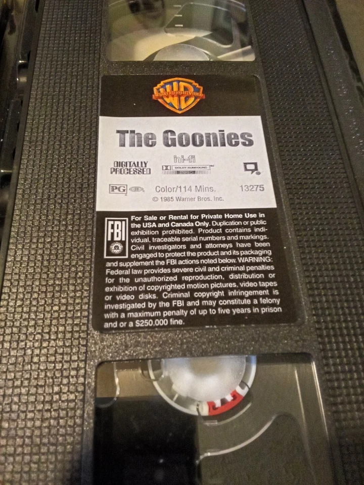 The Goonies VHS 1985 Collectible Rare Black Clamshell Case Foto 4 de 4