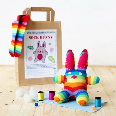 SOCK CREATURES Kit artesanal Sock Bunny | Kit de costura | Kit de artesanía para niños | Haz tu propio conejo