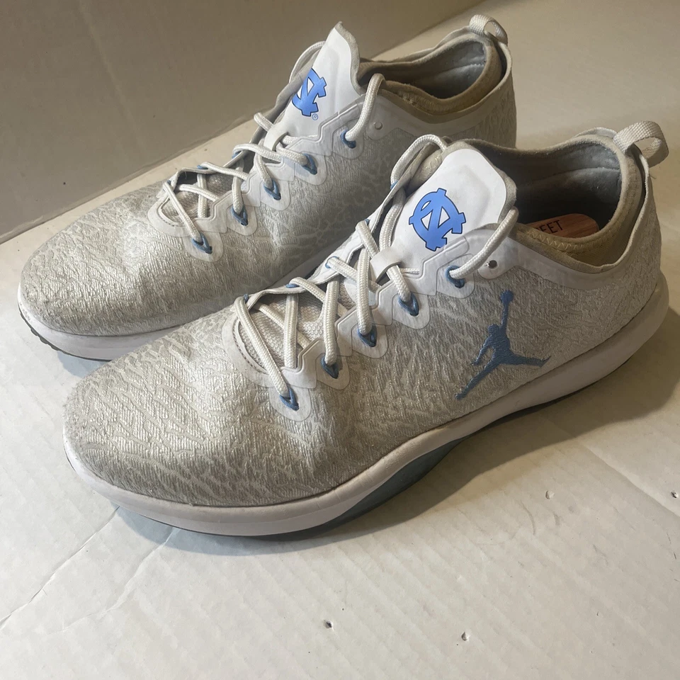 Jordan 1 Entrenador Tacones Bajos UNC Alquitrán Talla 15 MUESTRA PROMOCIONAL 2016 Chapel Hill Grande RARO Foto 2 de 4