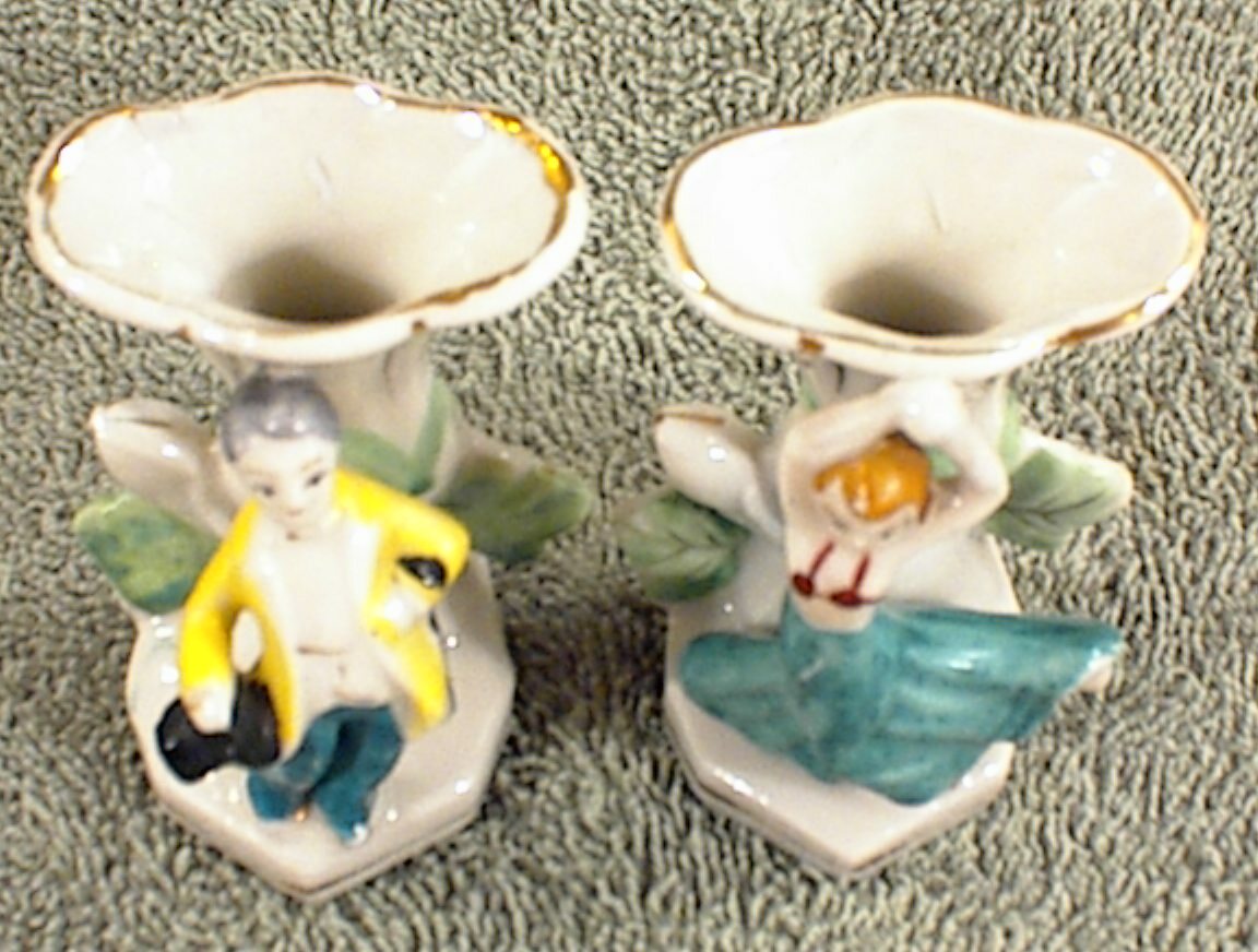 VINTAGE OCCUPIED JAPAN MINIATURE PORCELAIN VASE X2 GOLD TRIM