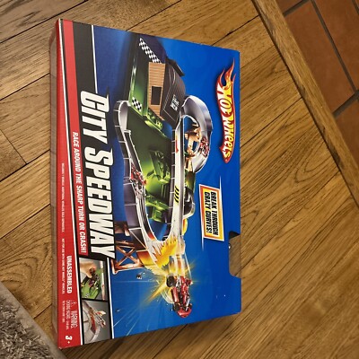 HOT WHEELS CITY SPEEDWAY BREAK THROUGH CRAZY CURVES Go Kart BRAND NEW