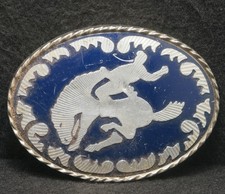 XD05115 VINTAGE 1970s  COWBOY RIDING BUCKING HORSE  WESTERN MENS BELT BUCKLE