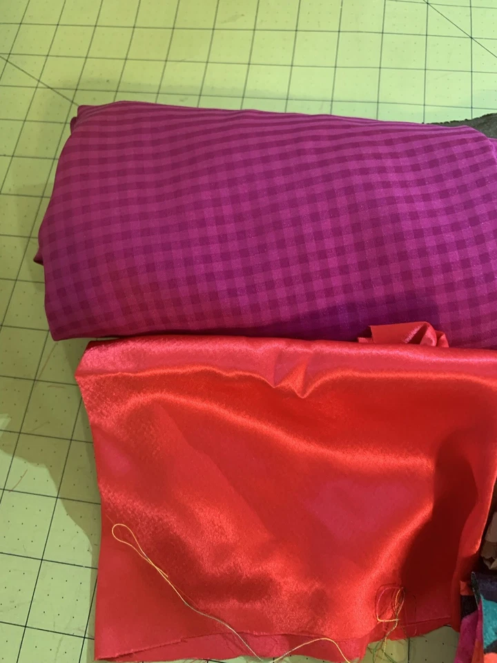 Retazos de tela sedosa estampados mixtos y tamaños costura manualidades ropa ~ lote #35 Foto 4 de 4