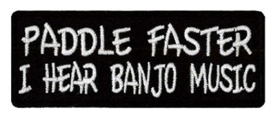 PADDLE SCHNELLER, I HEAR BANJO MUSIC PATCH 10 CM X 4 CM (4'' X 1 1/2'')