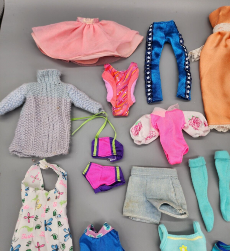 Vintage Mattel Barbie Doll Lot with 36 Clothing Pieces - Some Need Repair - Picture 11 of 18