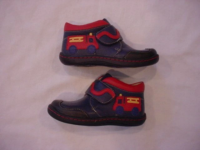 Zapatos Robeez Firetruck Bombero Manguera Cuero Zapatos ~NUEVOS~ Foto 2 de 3