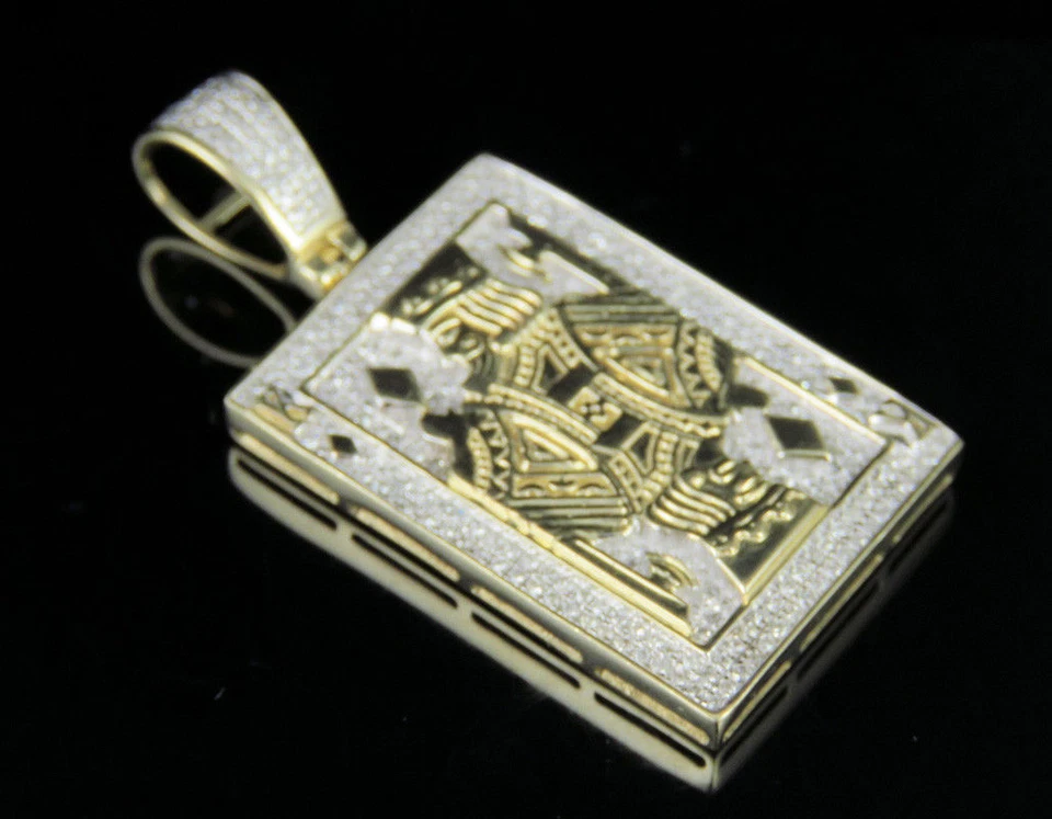 Colgante redondo de oro amarillo de 10 quilates con tarjeta de póker de diamantes creado en laboratorio de 2/3 quilates Foto 3 de 4