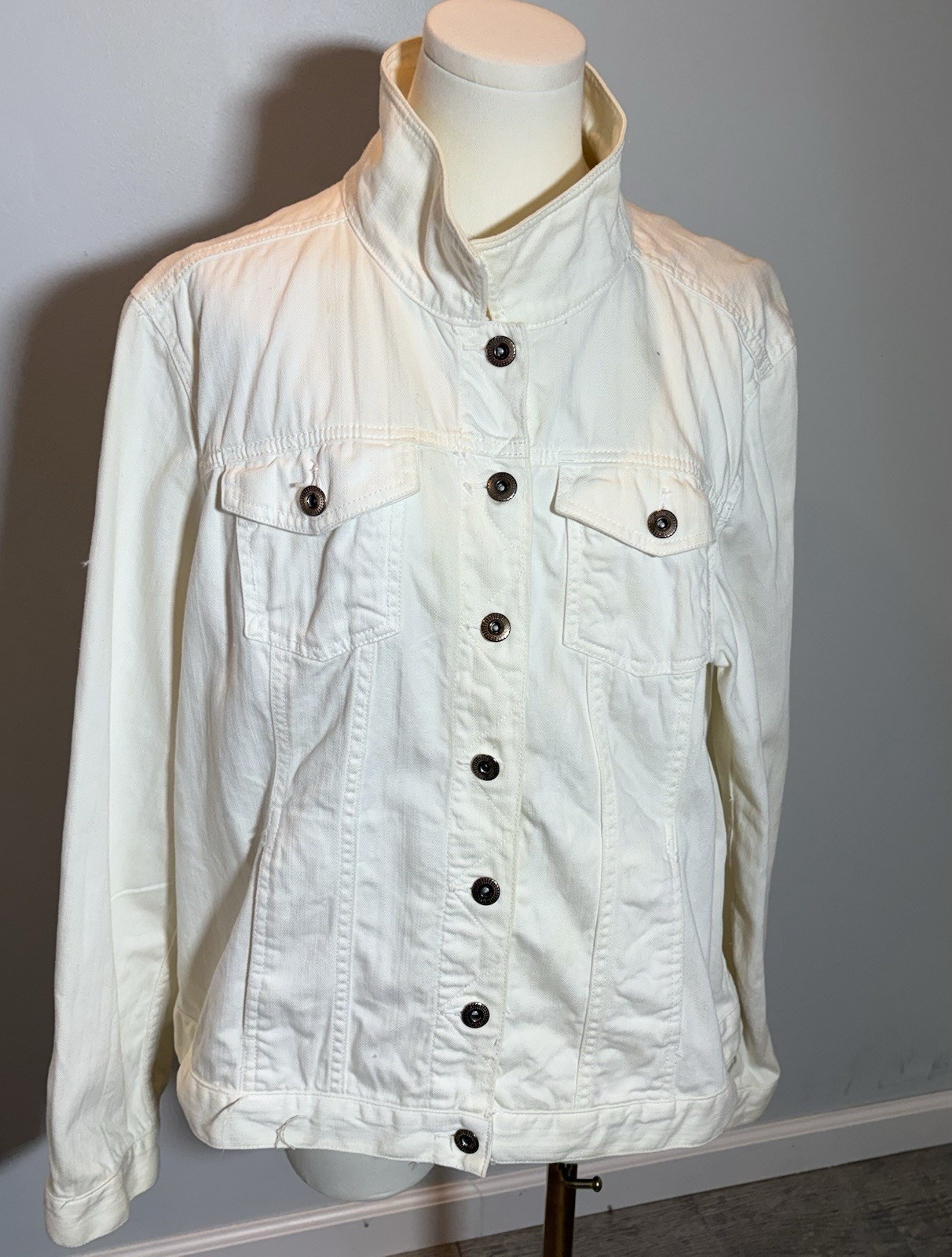 Super Cute White Button Down Jacket Perfect For S… - image 2