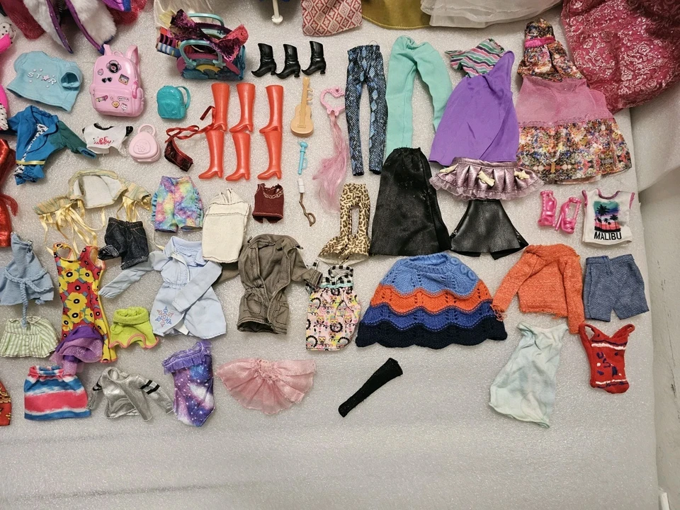 Barbie/Mattel Lote Mixto 86 Piezas Ropa, Accesorios Mundo Creable, Silkstone Foto 3 de 4