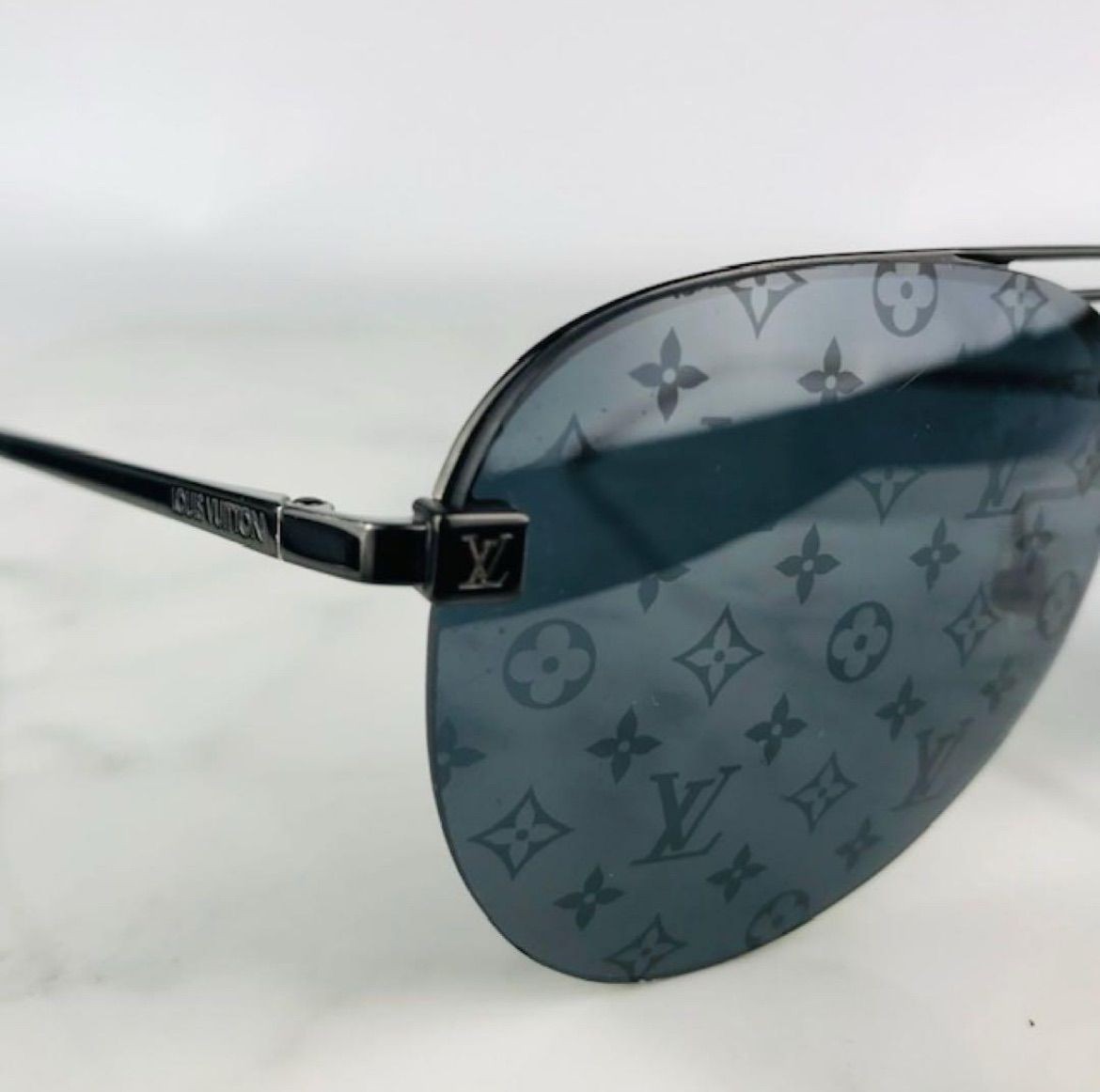 LOUIS VUITTON Clockwise Monogram patterned metal … - image 15