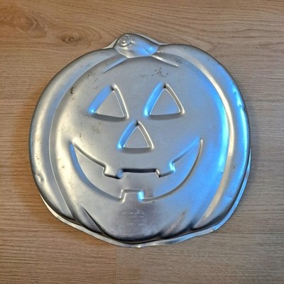 Vintage Silver Pumpkin Jack-O-Lantern Halloween 1981 Wilton Baking Cake Pan