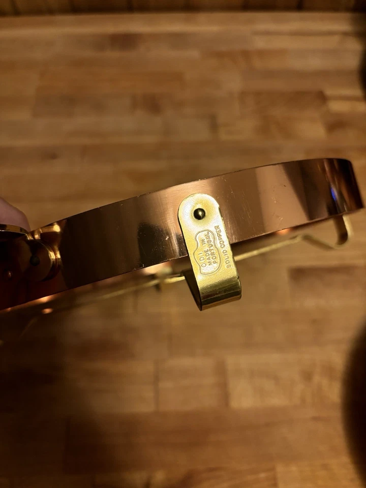 Plato para hornear redondo holandés antiguo holandés de cobre y cerámica con detalles de latón nuevo en caja Foto 2 de 4