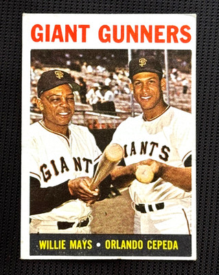 1964 Topps #306 ''GIANT GUNNERS'' - WILLIE MAYS / ORLANDO CEPEDA - VG/Excellent