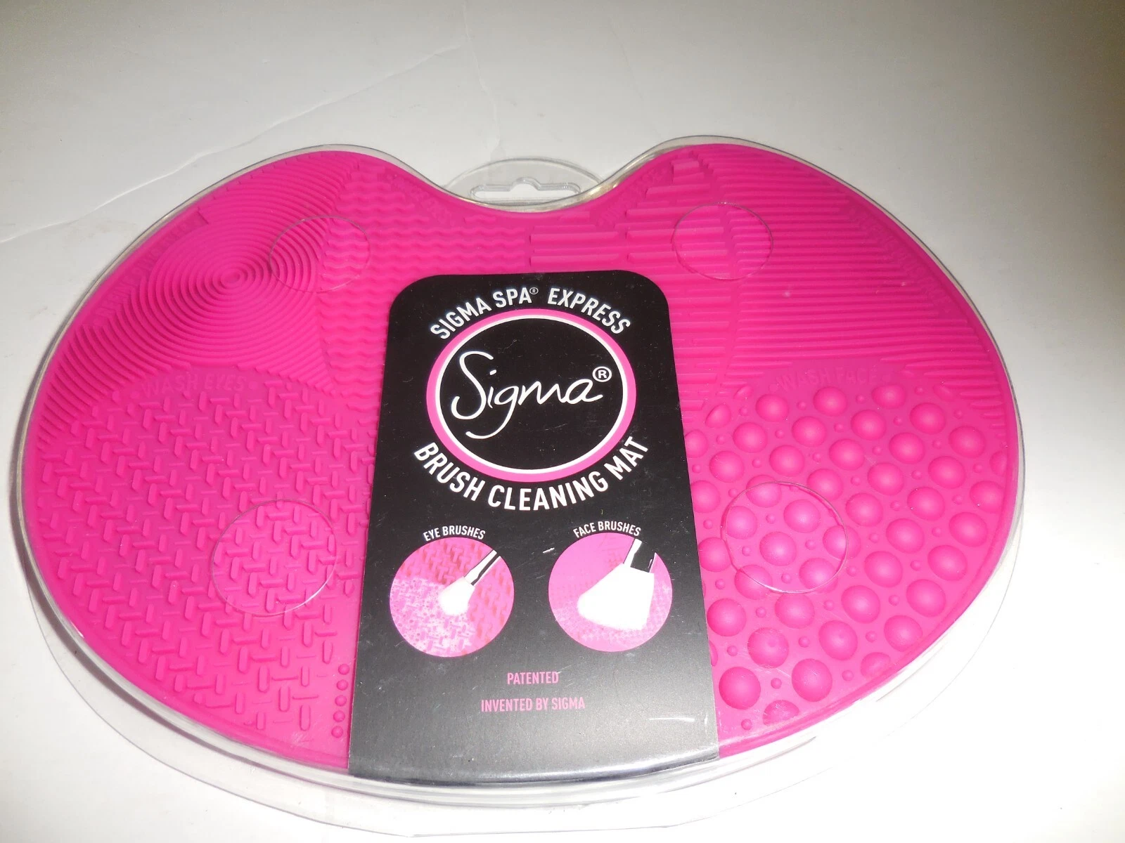 Sigma Spa Express Brush Cleaning Glove - PINK ea
