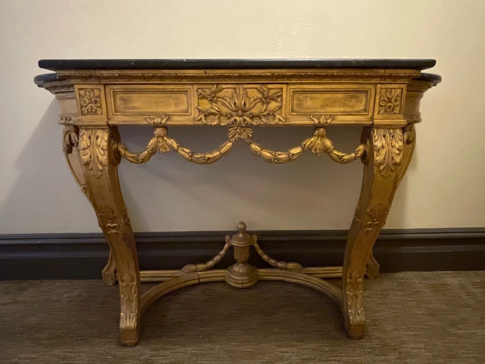 Consola de madera dorada estilo Luis XVI de principios del siglo XX Foto 2 de 4