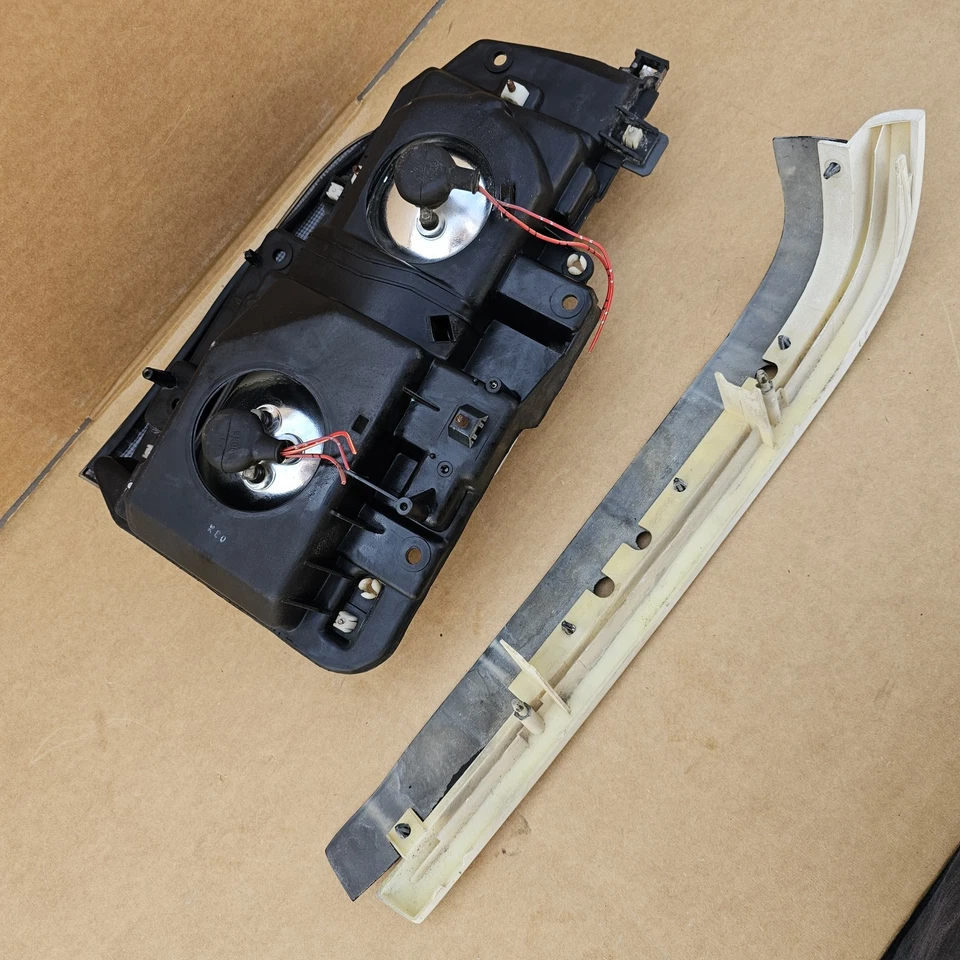 1994-2004 Isuzu NQR NPR GMC W4500 OEM Left Drivers Headlight Lamp W Trim / Bezel - Image 4 of 4