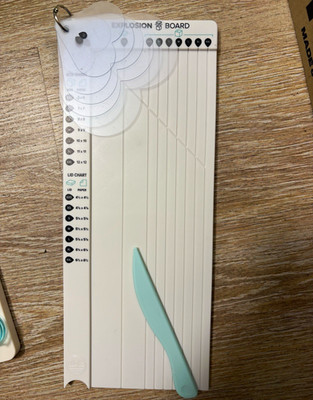 We R Memory Keepers Explosion Board Falzbrett für Explosionsbox inkl. Falzbein