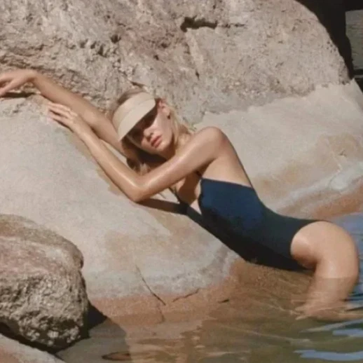 NUEVO CON ETIQUETAS Falta de Color Beige Tostado Vegano Imitación Cuero Ajustable Visera Gorra $150.00 Foto 2 de 4