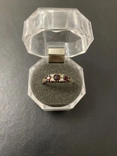 VINTAGE LADIES SILVER GARNET RING